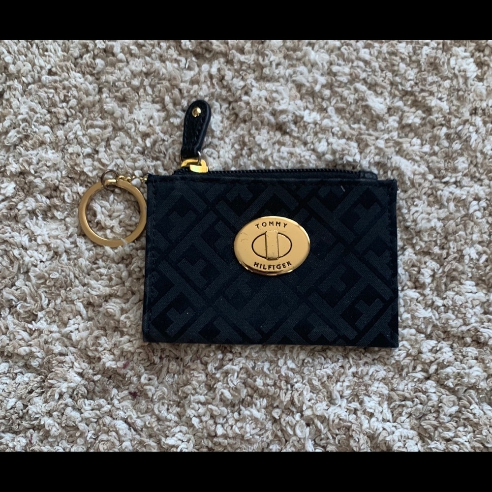 tommy hilfiger wristlet wallet